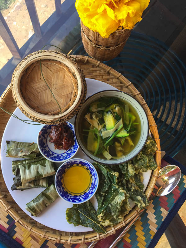 Tissus Laos Mission-Déjeuner traditionnel
