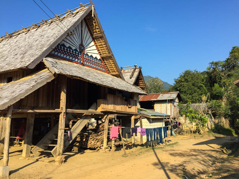 Maisons en bois traditionnelles Tai Leu